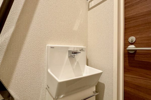 17_トイレ手洗い／玄関ホール