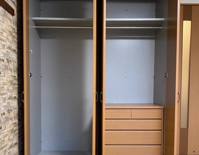 closet_open