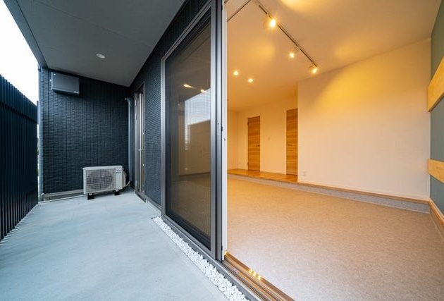 自転車ガレージ勝手口