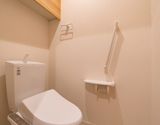 １階トイレ　来客用のトイレとしても利用できます。
来客とトレーニングされる場合１階だけで全てが完結できるように設計しています。