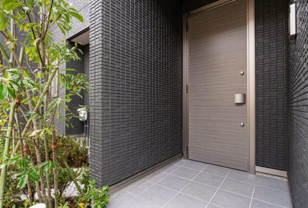 玄関
通路から玄関ドアが見えない構造でプライバシーに配慮