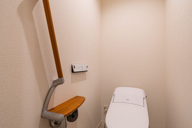 １階トイレ
おしゃれなタンクレス

賃貸住宅ガルガンチュア、タイプLの２階トイレ
２階トイレ
収納付き