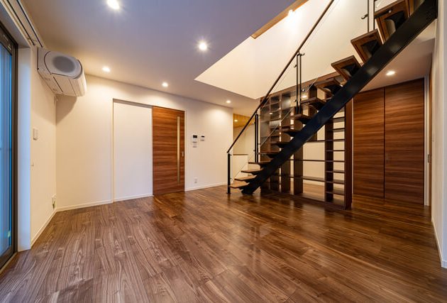 LDK
吹き抜けにはシースルー階段