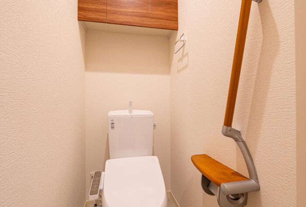 2階トイレ
収納付き